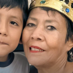 Ejemplo de alumno de colegio adventista lleva a su abuela al bautismo